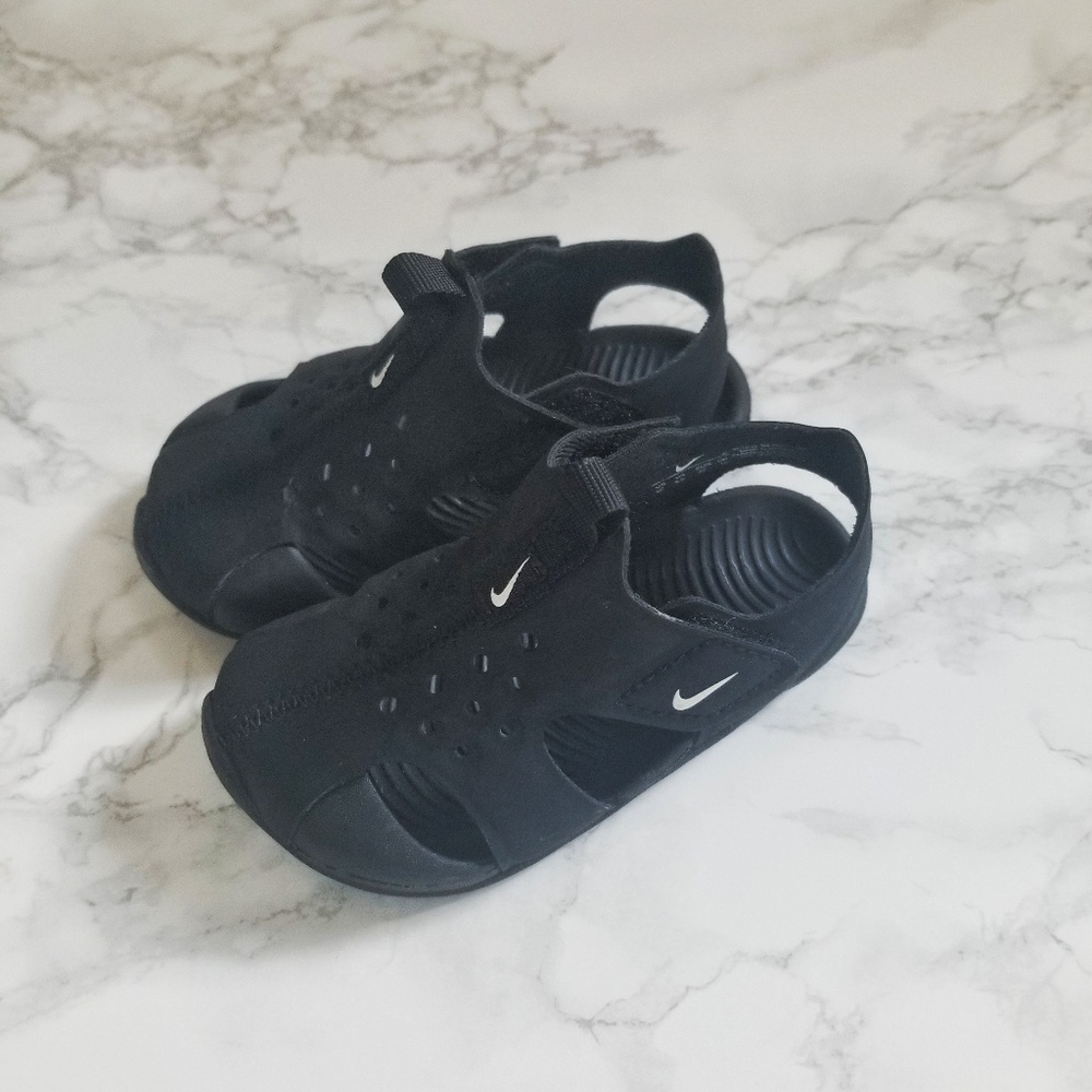 Nike toddler water shoes. Model: Sunray Protect PS